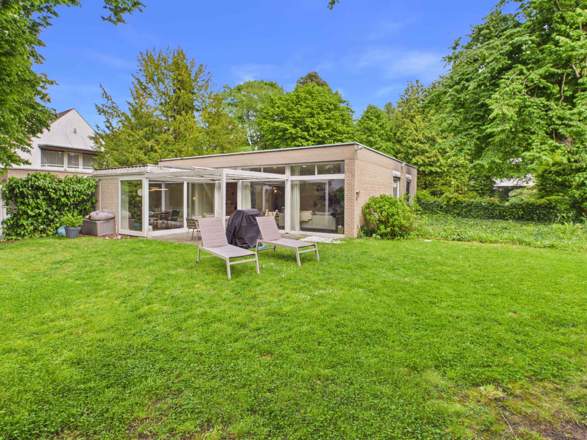 Seltene Gelegenheit im Malerviertel: Bungalow mit eingewachsenem Garten